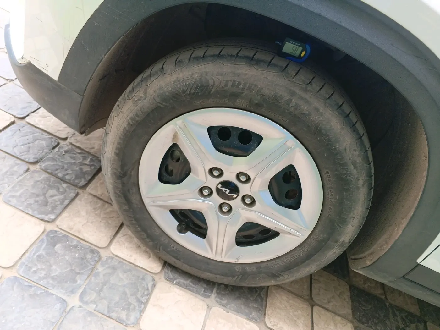 2023 KIA SELTOS  HTE 1.5 PETROL MT, Petrol, Manual, 27,869 km, tyre