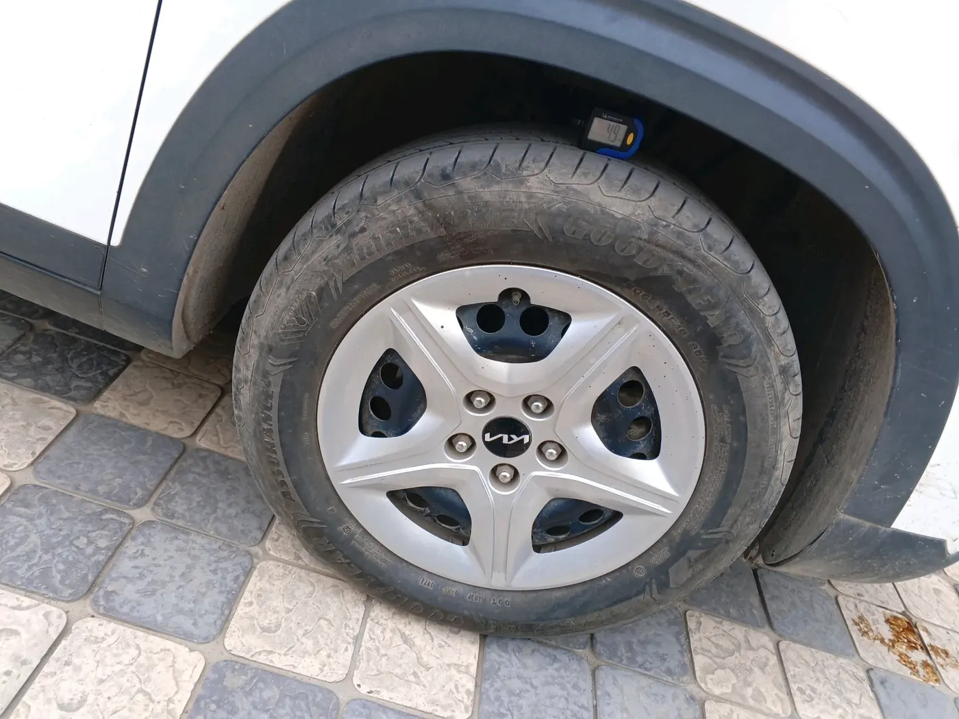 2023 KIA SELTOS  HTE 1.5 PETROL MT, Petrol, Manual, 27,869 km, tyre