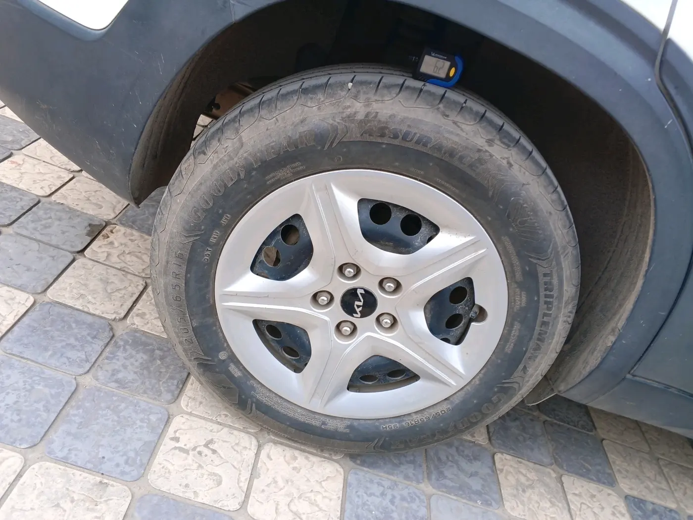 2023 KIA SELTOS  HTE 1.5 PETROL MT, Petrol, Manual, 27,869 km, tyre