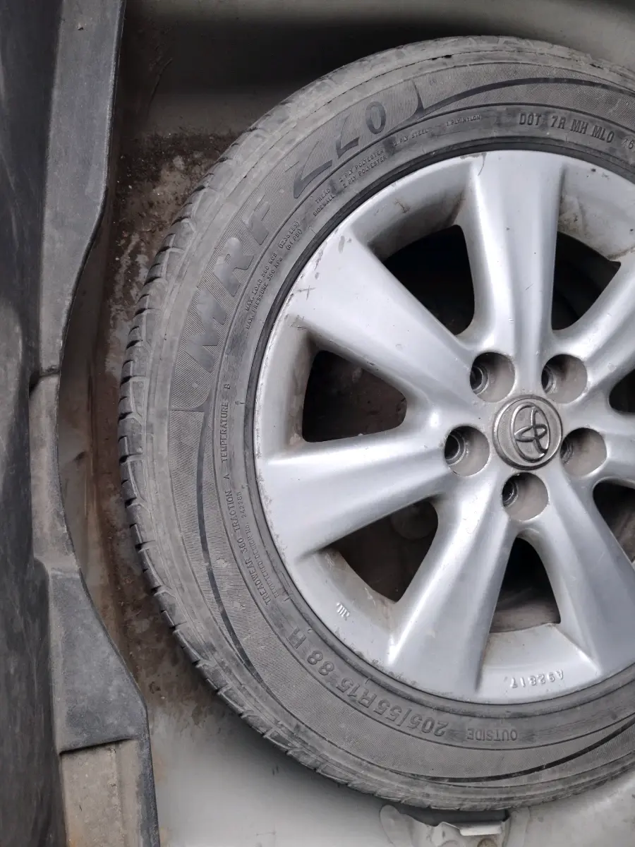 2011 Toyota Corolla Altis G PETROL, CNG, Manual, 1,47,458 km, tyre
