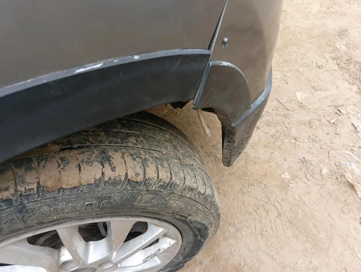 2016 Mahindra Kuv100 K8 6 STR, Petrol, Manual, 56,087 km, tyre