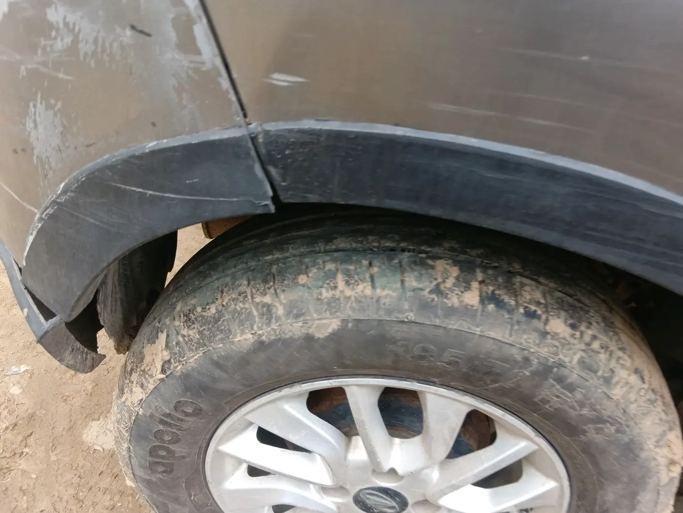 2016 Mahindra Kuv100 K8 6 STR, Petrol, Manual, 56,087 km, tyre