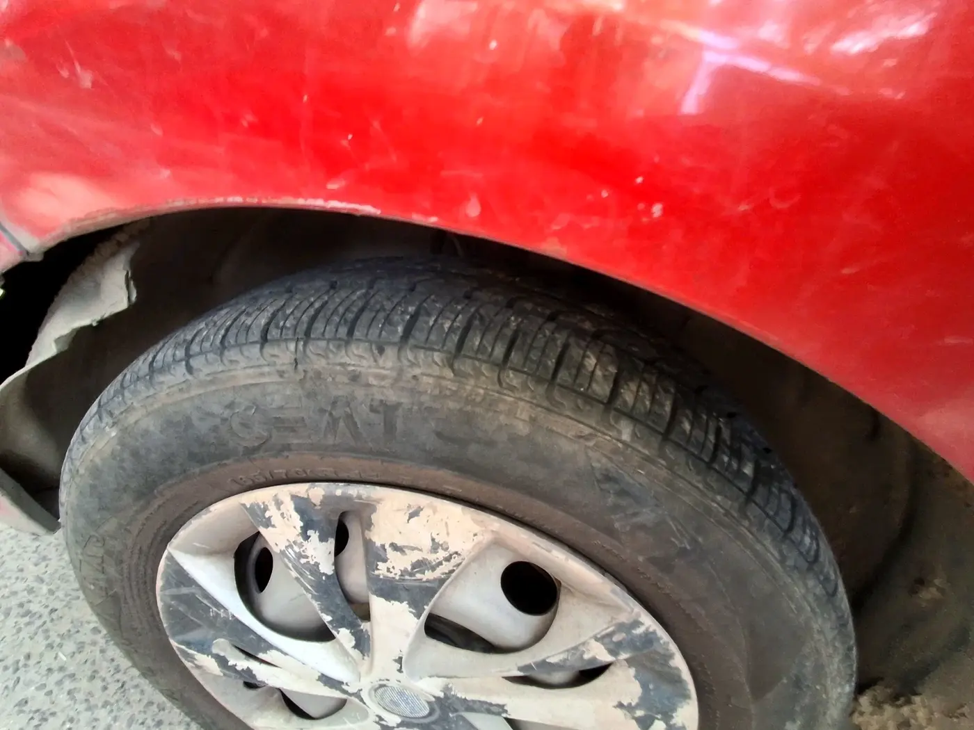 2020 Tata Tiago XE PETROL, Petrol, Manual, 1,07,684 km, tyre