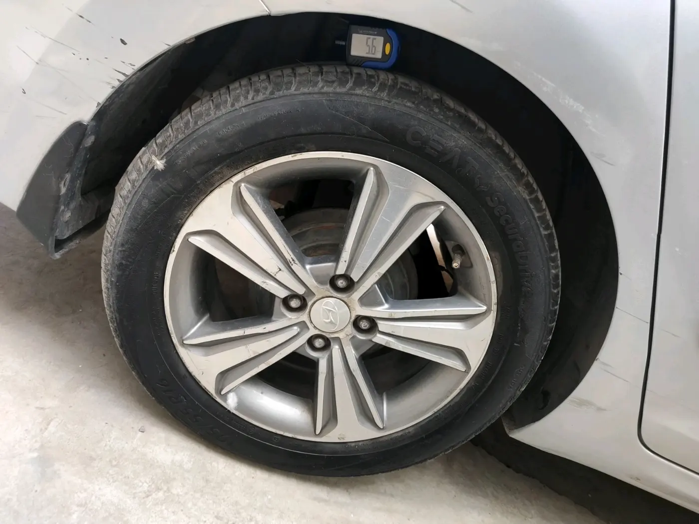2017 Hyundai Verna 1.6 VTVT SX (O) AT, Petrol, Automatic, 68,837 km, tyre