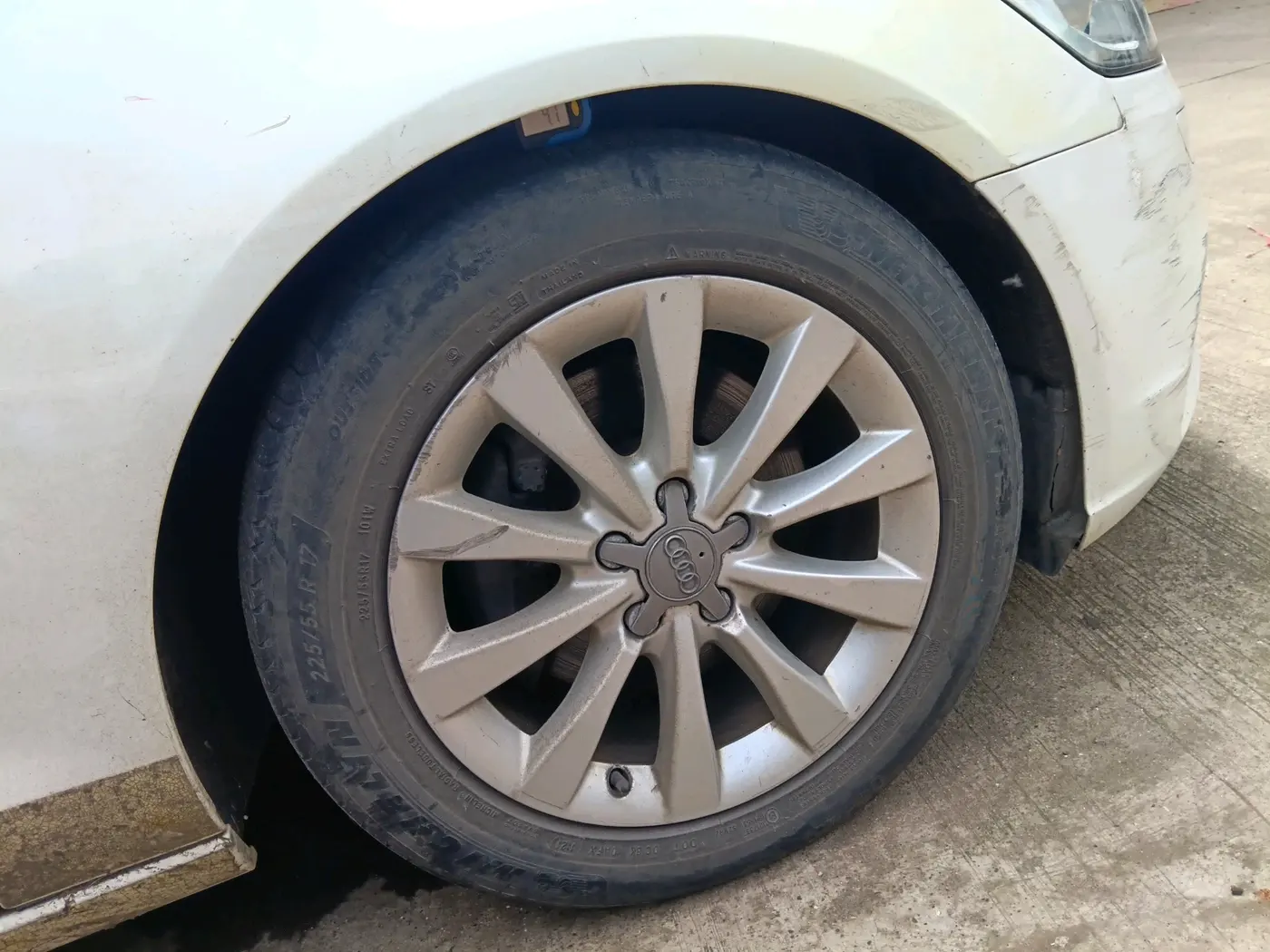 2011 Audi A6 2.0 TDI, Diesel, Automatic, 1,30,148 km, tyre