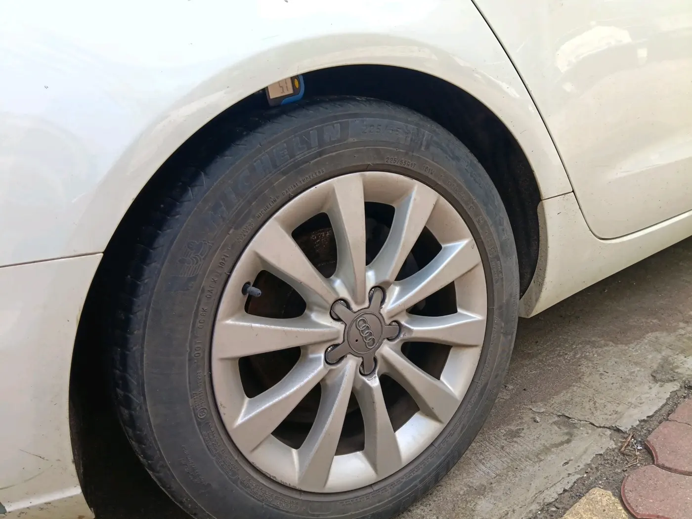 2011 Audi A6 2.0 TDI, Diesel, Automatic, 1,30,148 km, tyre