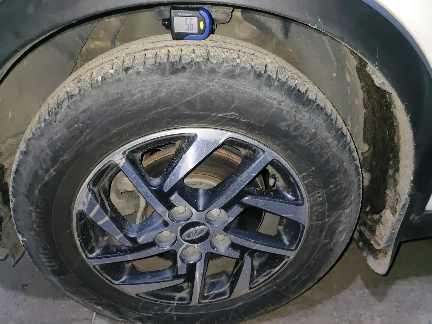 2022 Mahindra XUV300 W8 (O) 1.2 PETROL, Petrol, Manual, 64,883 km, tyre