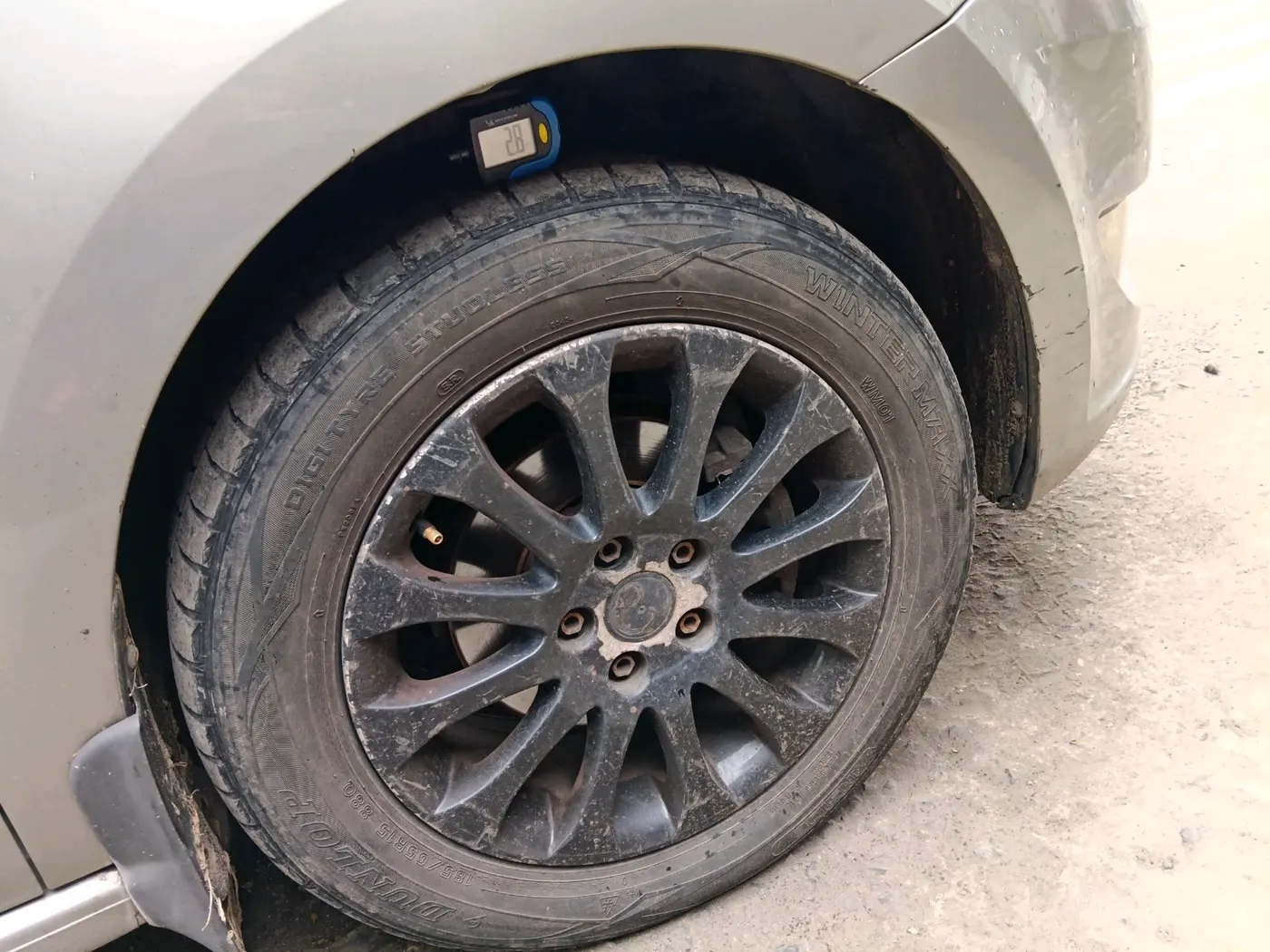 2015 Skoda Rapid AMBITION 1.5 TDI AT, Diesel, Automatic, 1,58,593 km, tyre