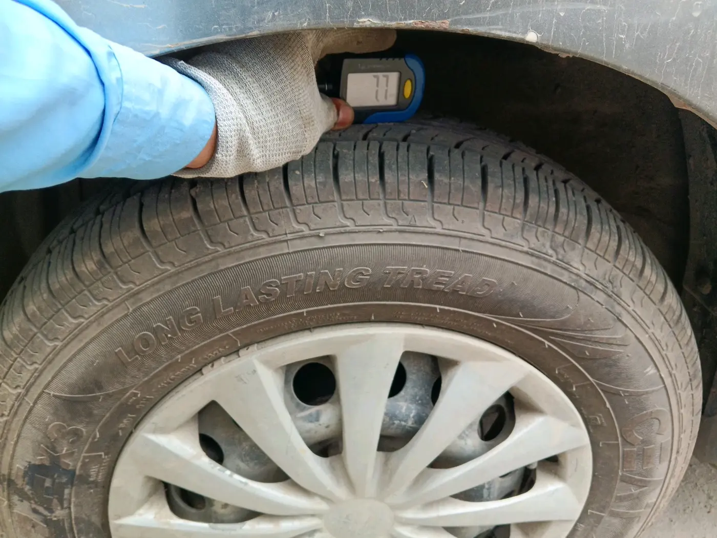 2014 Maruti Swift VXI, CNG, Manual, 97,113 km, tyre