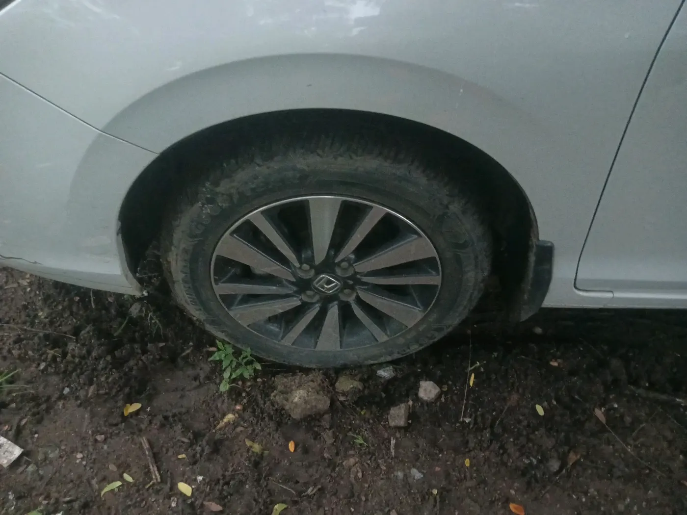 2023 Honda City 1.5L I-VTE V CVT, Petrol, Automatic, 31,801 km, tyre
