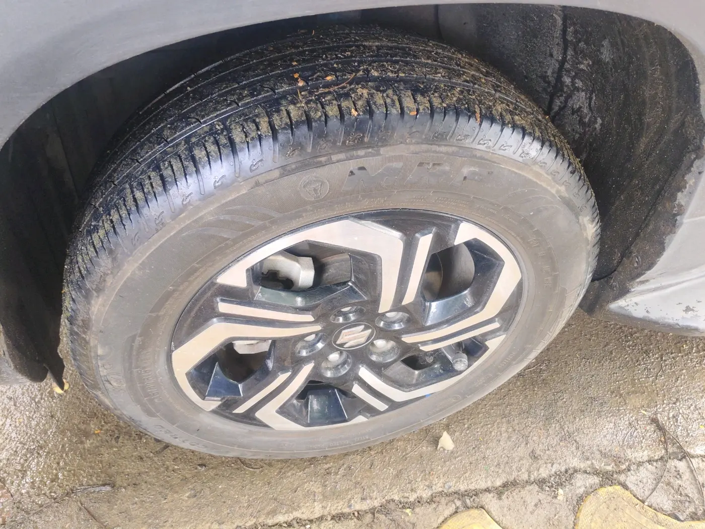2023 Maruti BREZZA ZXI + SMART HYBRID, Petrol, Manual, 25,464 km, tyre