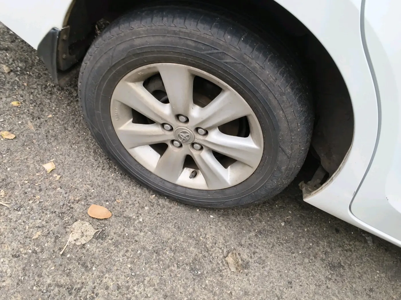 2015 Toyota Corolla Altis G CVT PETROL, Petrol, Automatic, 1,17,580 km, tyre