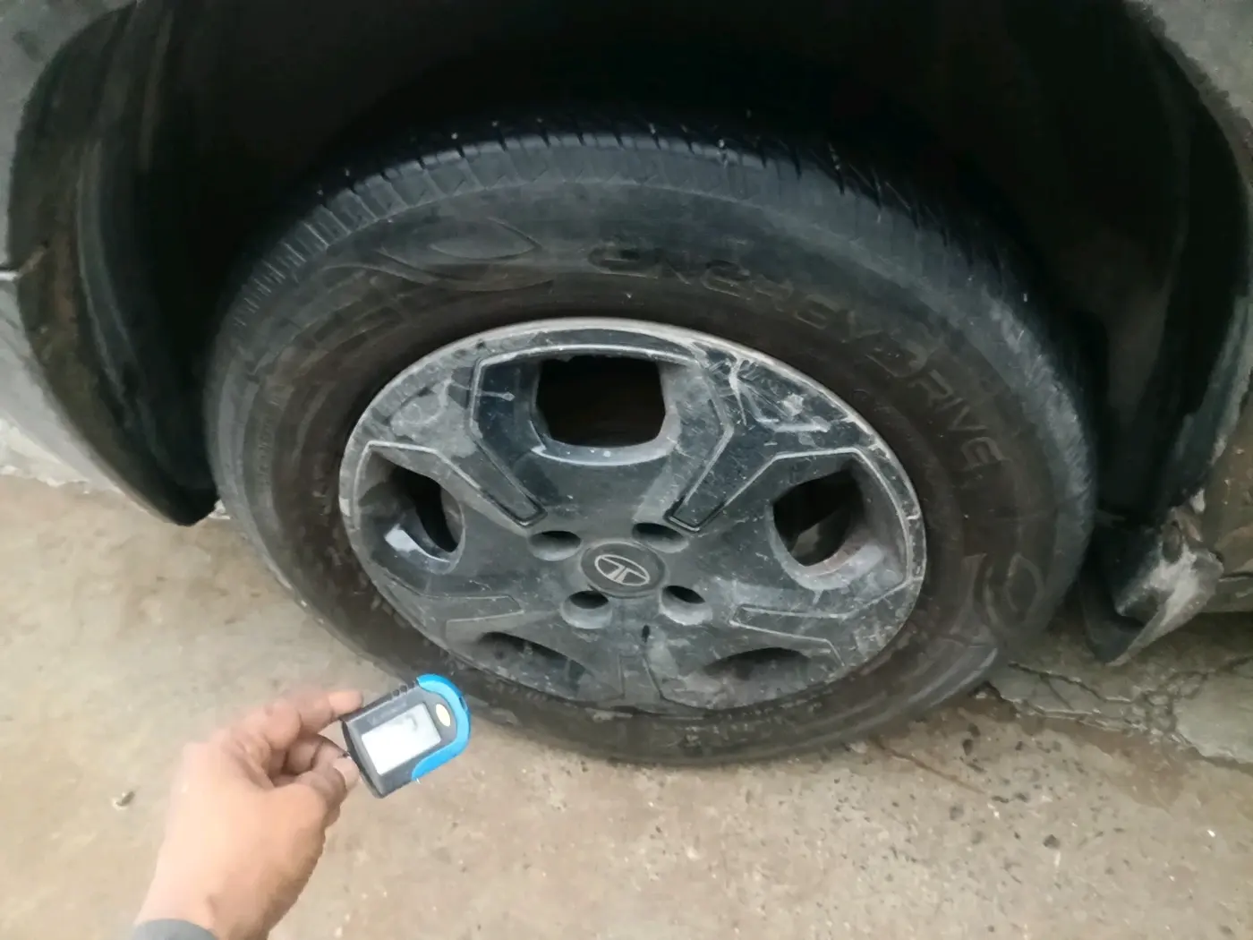 2024 Tata PUNCH ACCOMPLISHED MT CNG, CNG, Manual, 40,842 km, tyre