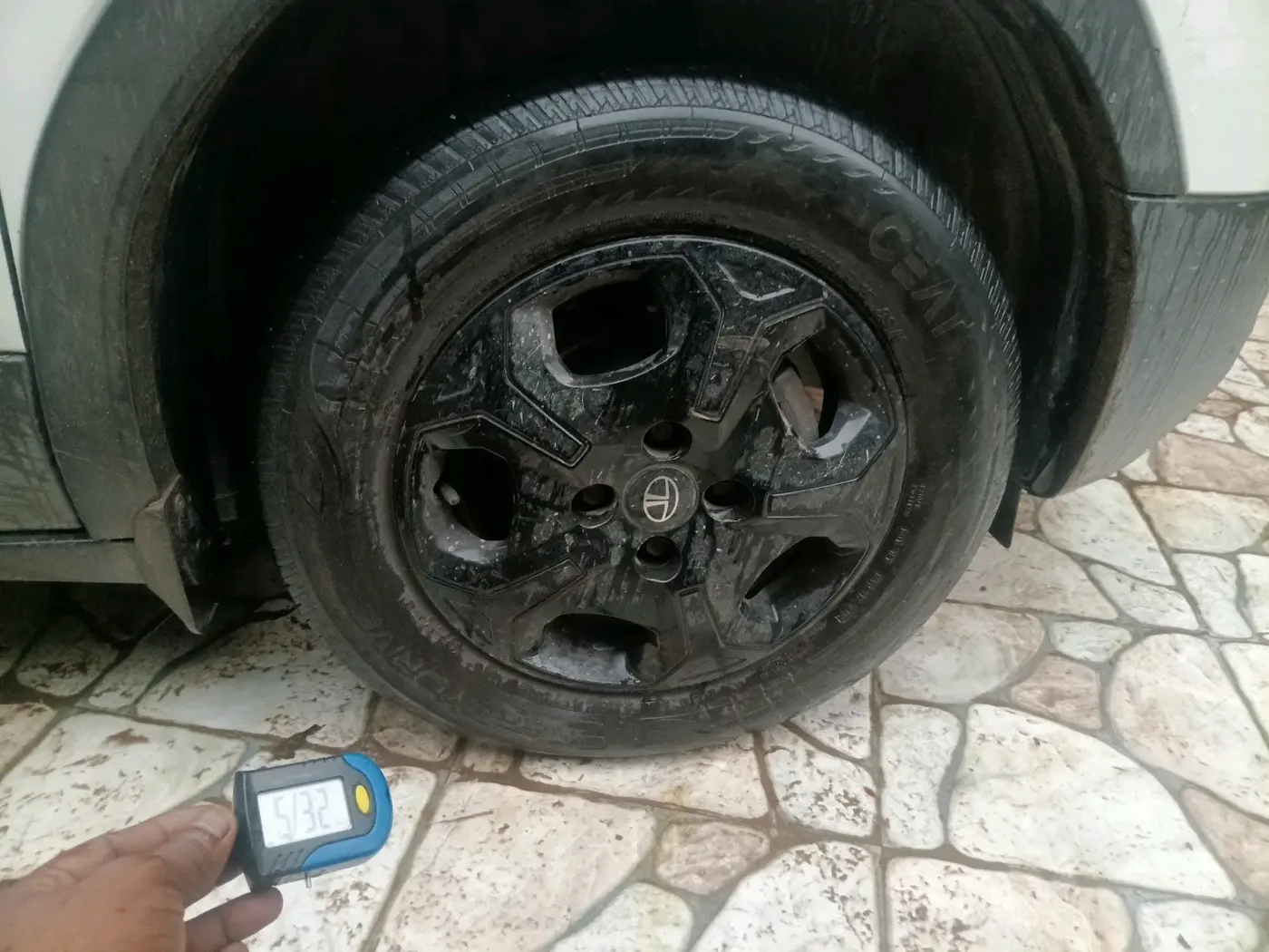 2024 Tata PUNCH ACCOMPLISHED MT CNG, CNG, Manual, 40,842 km, tyre