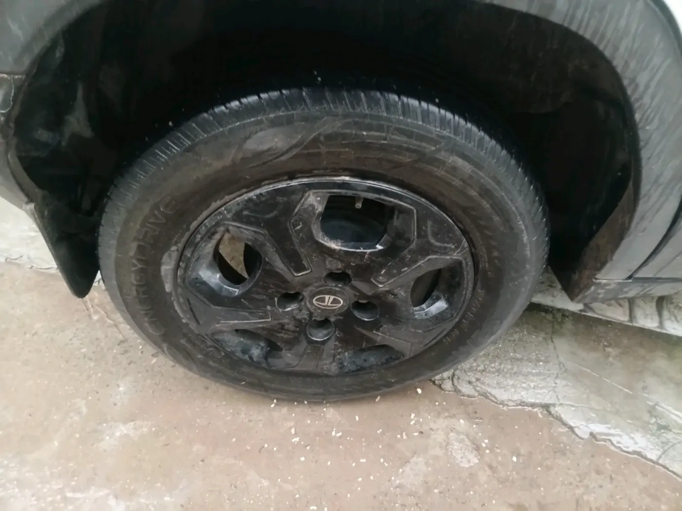 2024 Tata PUNCH ACCOMPLISHED MT CNG, CNG, Manual, 40,842 km, tyre