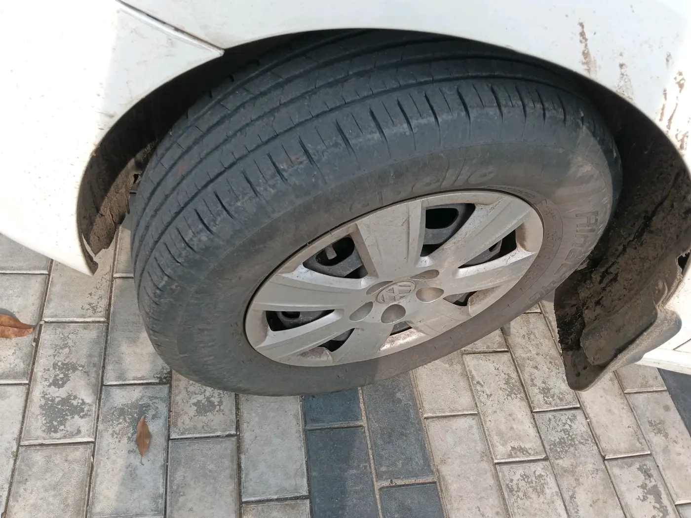 2013 Volkswagen Vento HIGHLINE DIESEL 1.6, Diesel, Manual, 1,34,891 km, tyre