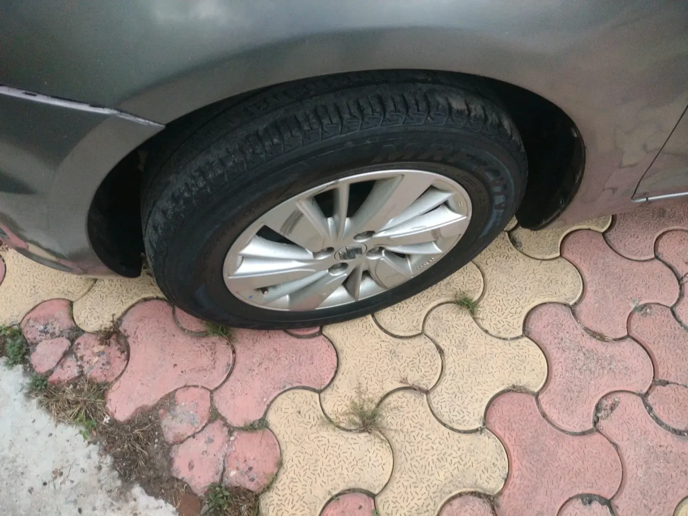 2015 Maruti Swift ZXI, Petrol, Manual, 1,15,220 km, tyre
