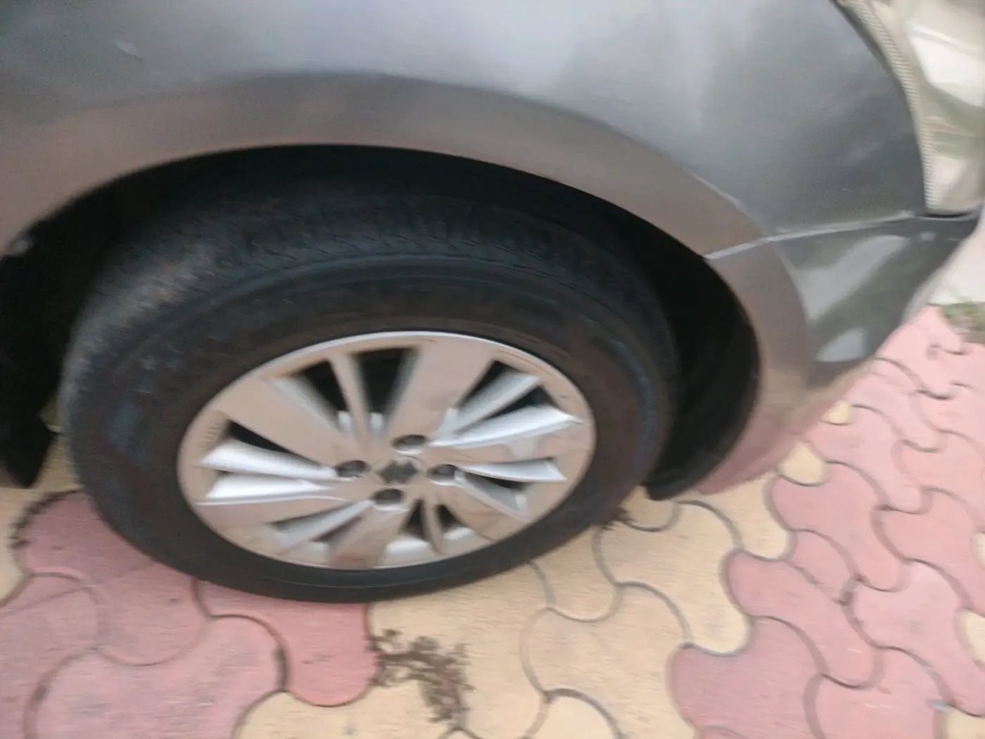 2015 Maruti Swift ZXI, Petrol, Manual, 1,15,220 km, tyre