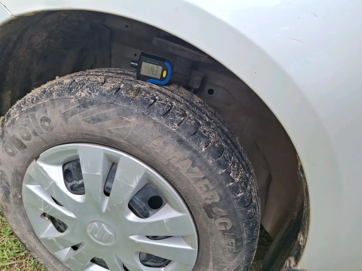 2012 Maruti Swift Dzire VDI, Diesel, Manual, 1,12,866 km, tyre