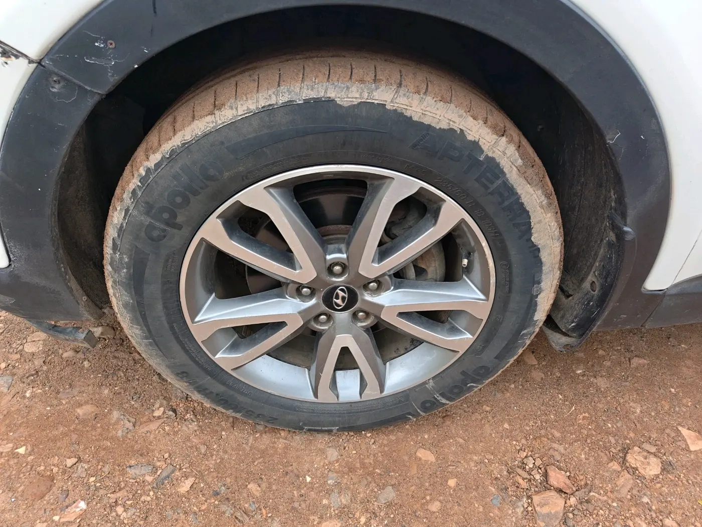 2014 Hyundai Santa Fe 4 WD AT, Diesel, Automatic, 85,763 km, tyre