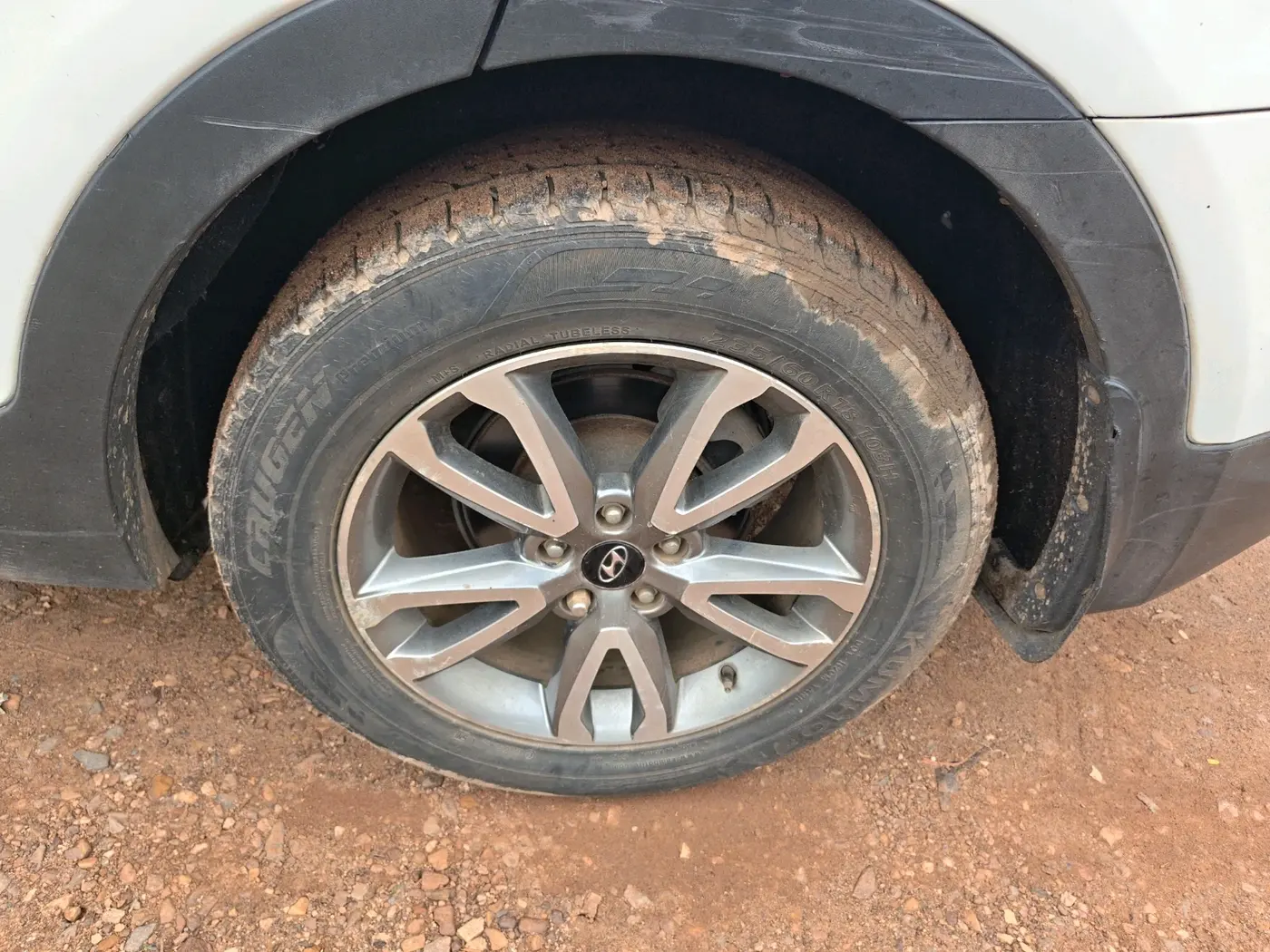 2014 Hyundai Santa Fe 4 WD AT, Diesel, Automatic, 85,763 km, tyre
