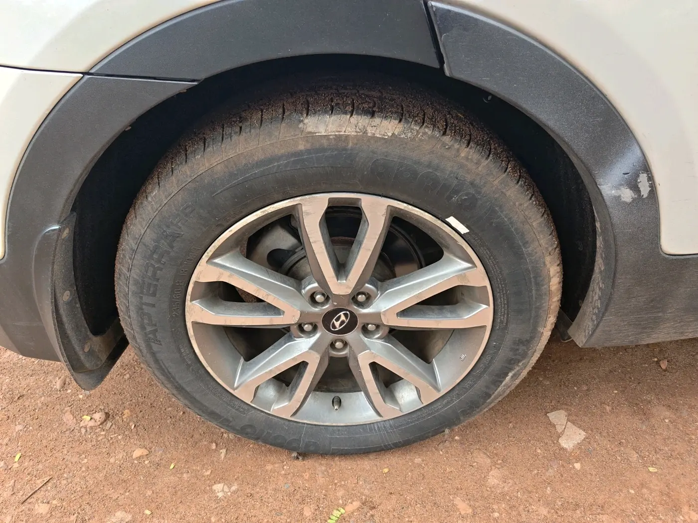 2014 Hyundai Santa Fe 4 WD AT, Diesel, Automatic, 85,763 km, tyre