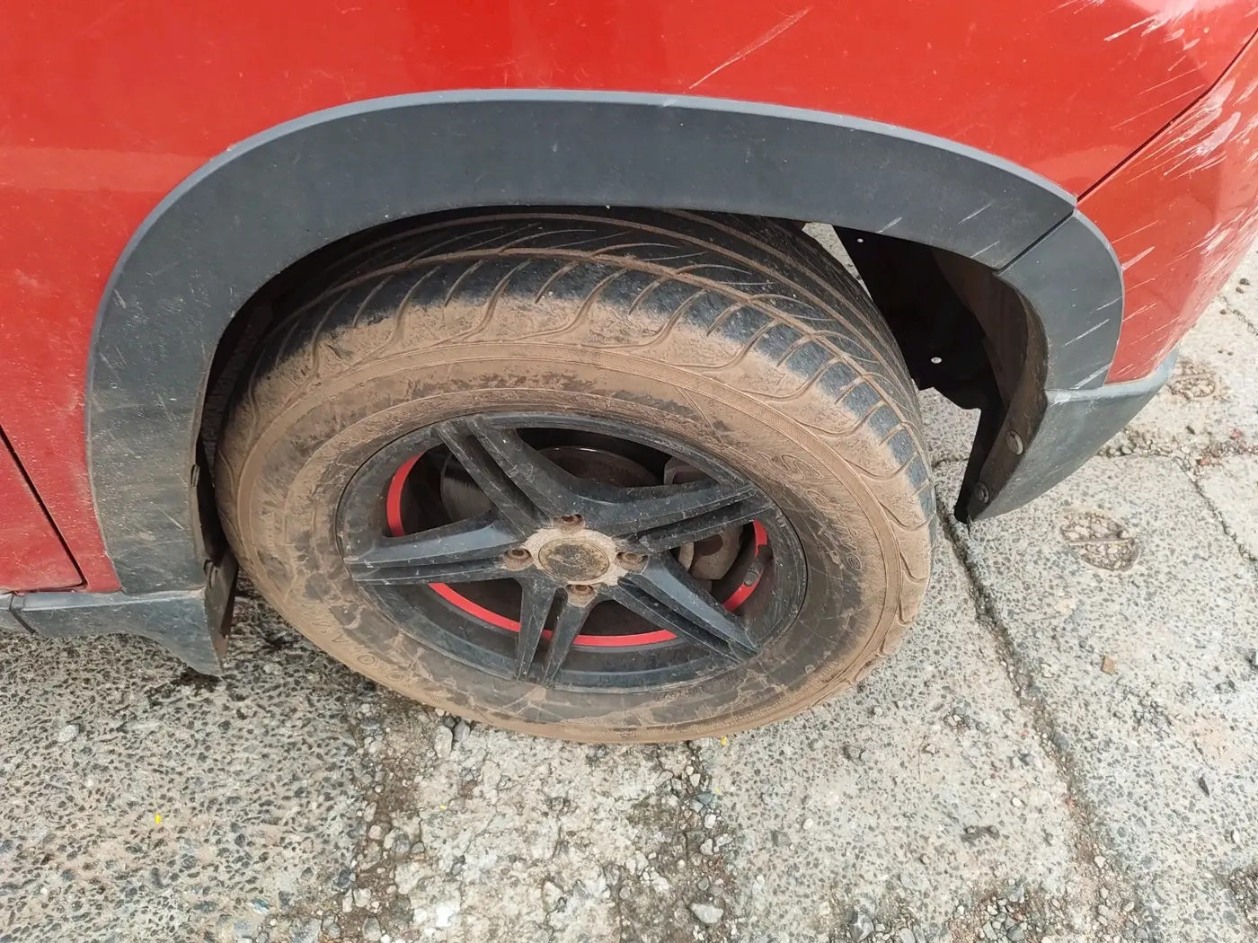 2016 Mahindra Kuv100 K4 D 6 STR, Diesel, Manual, 1,13,609 km, tyre