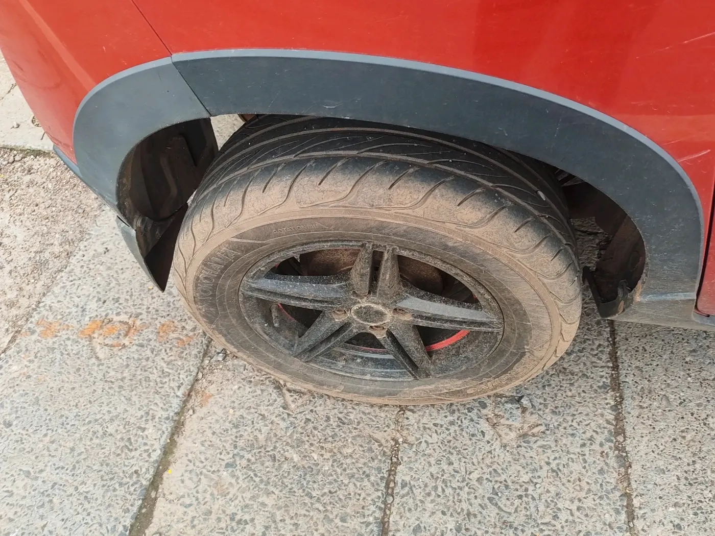 2016 Mahindra Kuv100 K4 D 6 STR, Diesel, Manual, 1,13,609 km, tyre