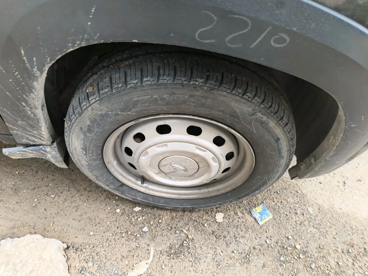2018 Mahindra KUV 100 NXT K2 P 6 STR, Petrol, Manual, 66,452 km, tyre