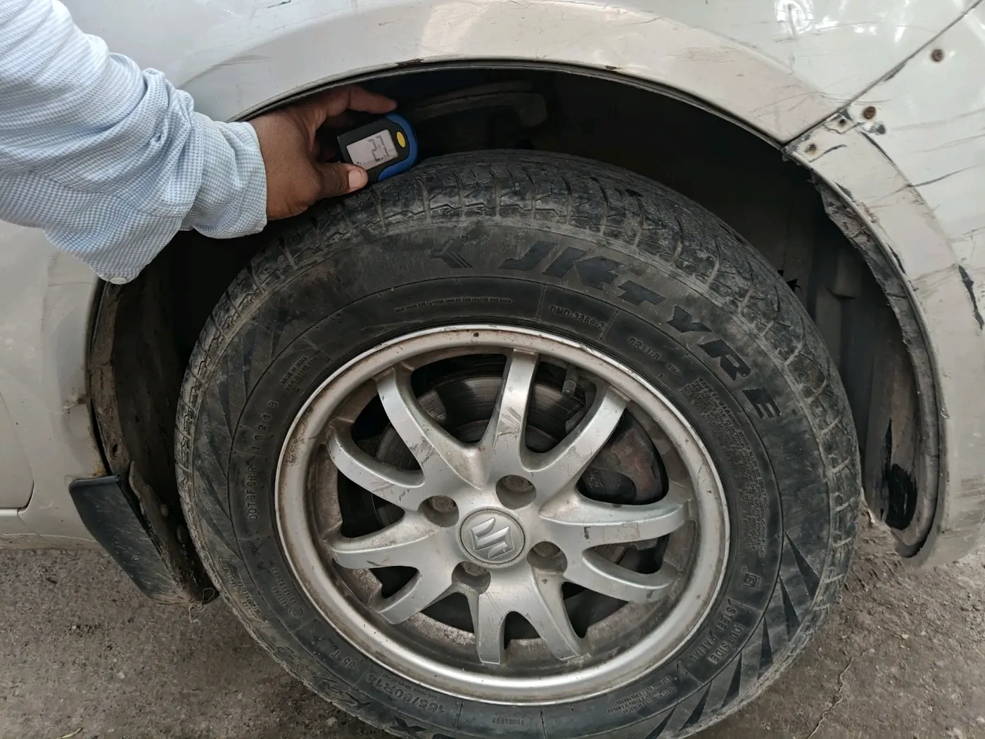 2012 Maruti Ritz VXI, CNG, Manual, 1,11,778 km, tyre