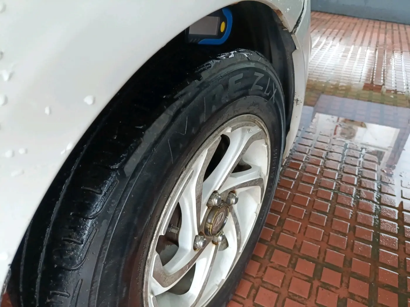 2012 Hyundai i10 ASTA 1.2 AT SUNROOF, Petrol, Automatic, 74,123 km, tyre