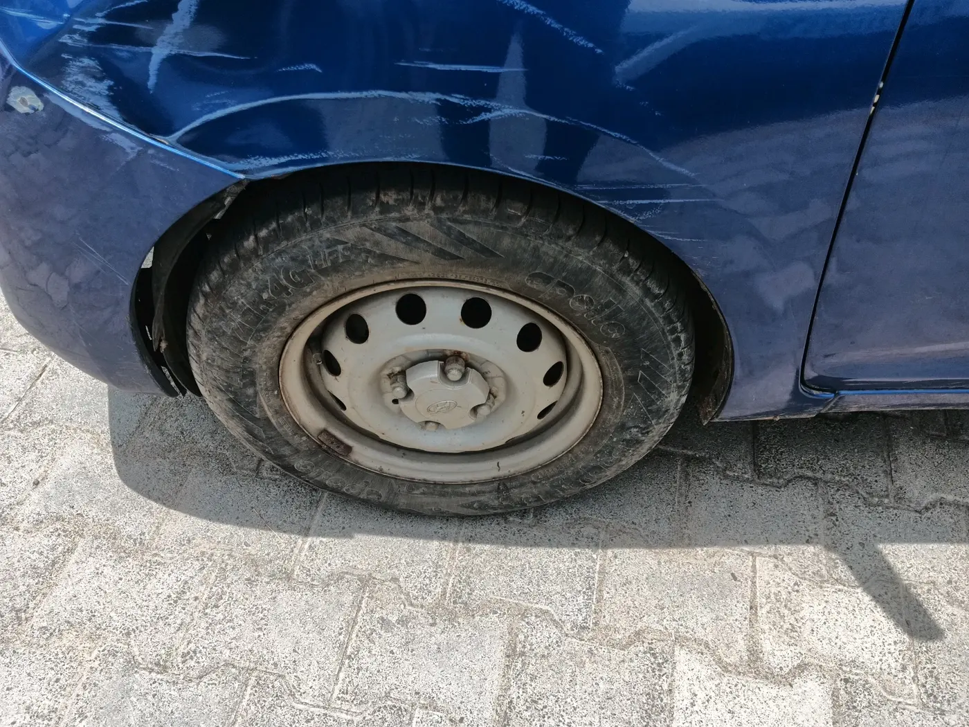 2017 Hyundai Eon ERA +, Petrol, Manual, 52,435 km, tyre