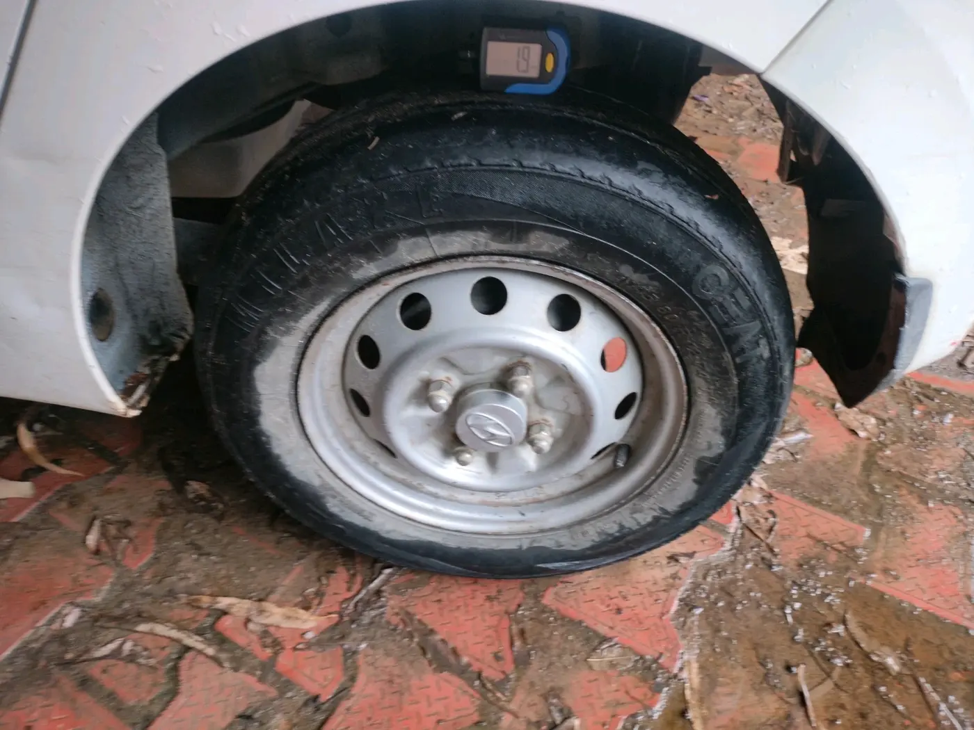 2017 Hyundai Eon ERA +, Petrol, Manual, 48,362 km, tyre