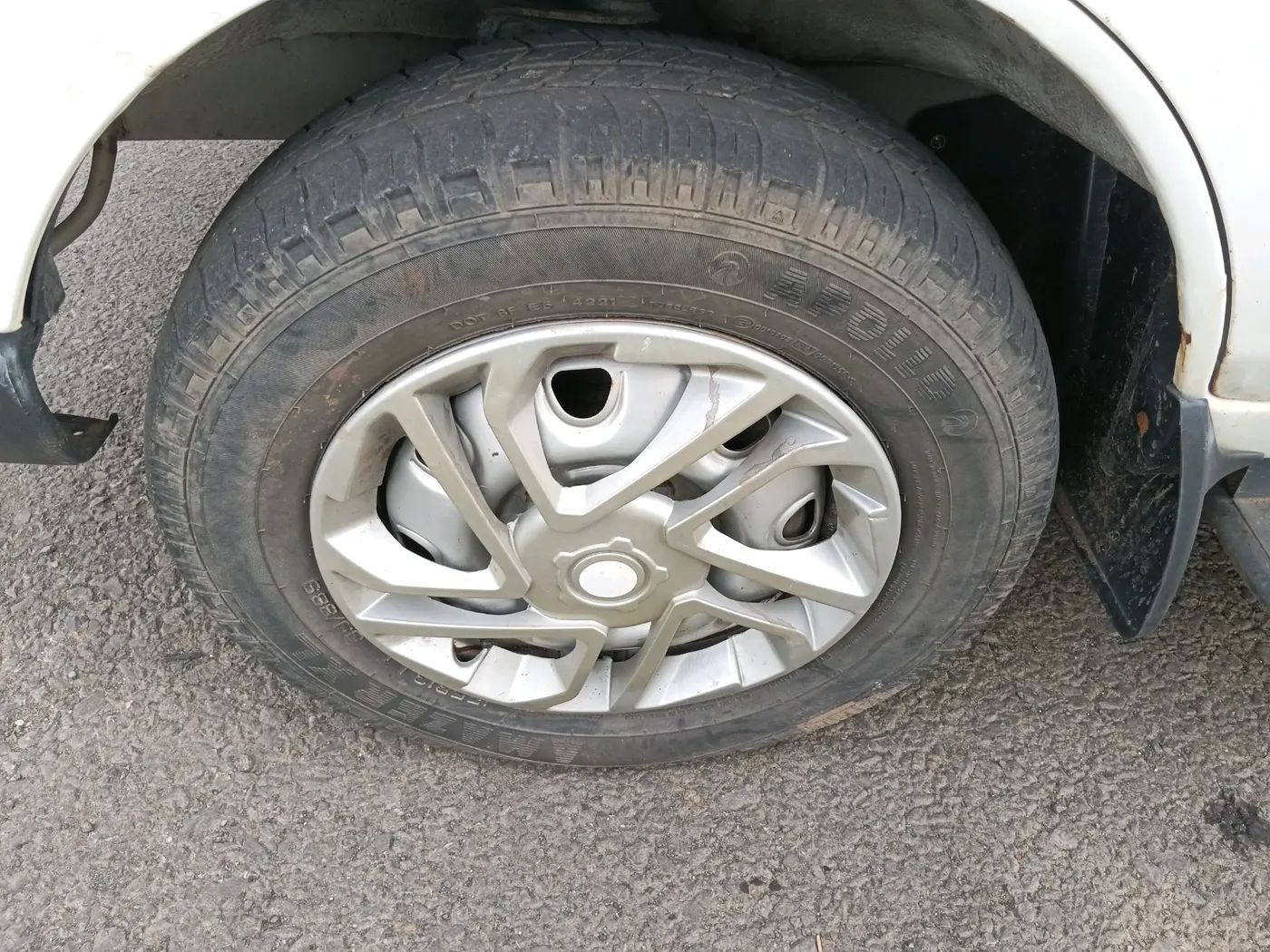 2021 Maruti Eeco 5 STR WITH A/C+HTR, Petrol, Manual, 18,456 km, tyre