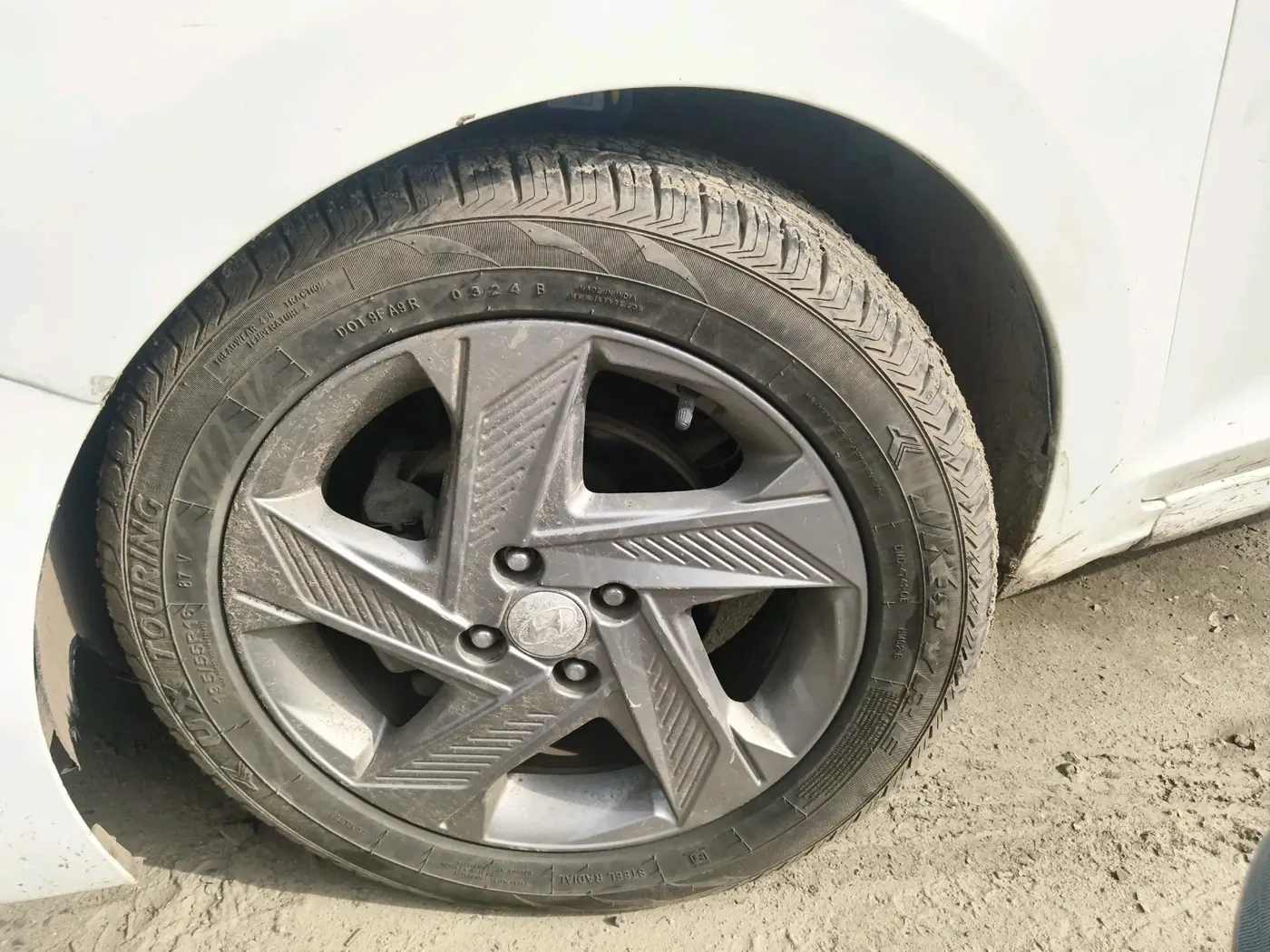 2017 Hyundai Verna 1.6 SX (O) CRDI MT, Diesel, Manual, 1,05,819 km, tyre