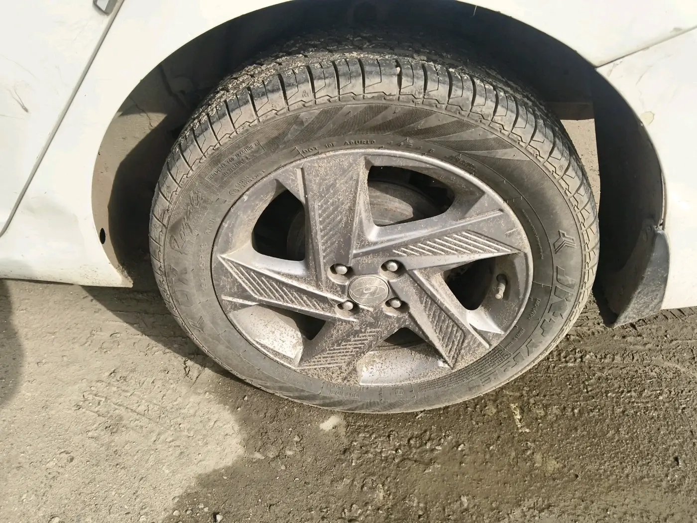 2017 Hyundai Verna 1.6 SX (O) CRDI MT, Diesel, Manual, 1,05,819 km, tyre