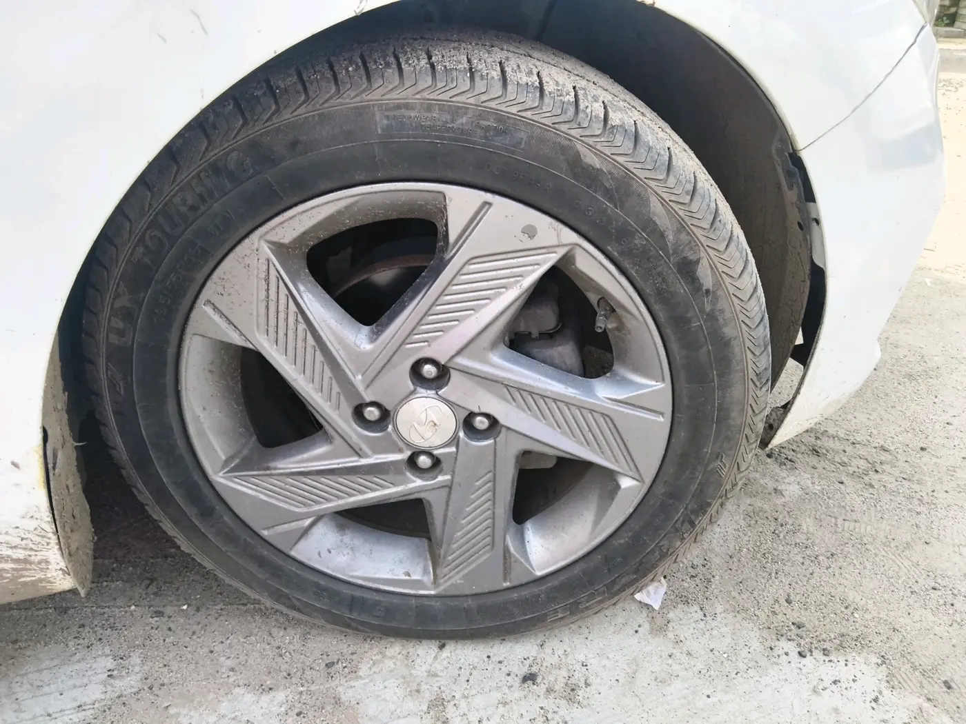 2017 Hyundai Verna 1.6 SX (O) CRDI MT, Diesel, Manual, 1,05,819 km, tyre