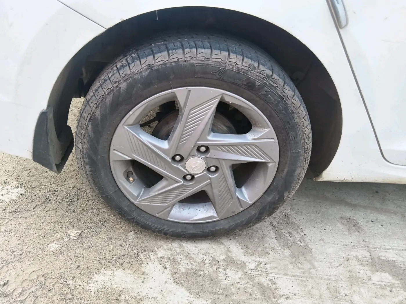 2017 Hyundai Verna 1.6 SX (O) CRDI MT, Diesel, Manual, 1,05,819 km, tyre