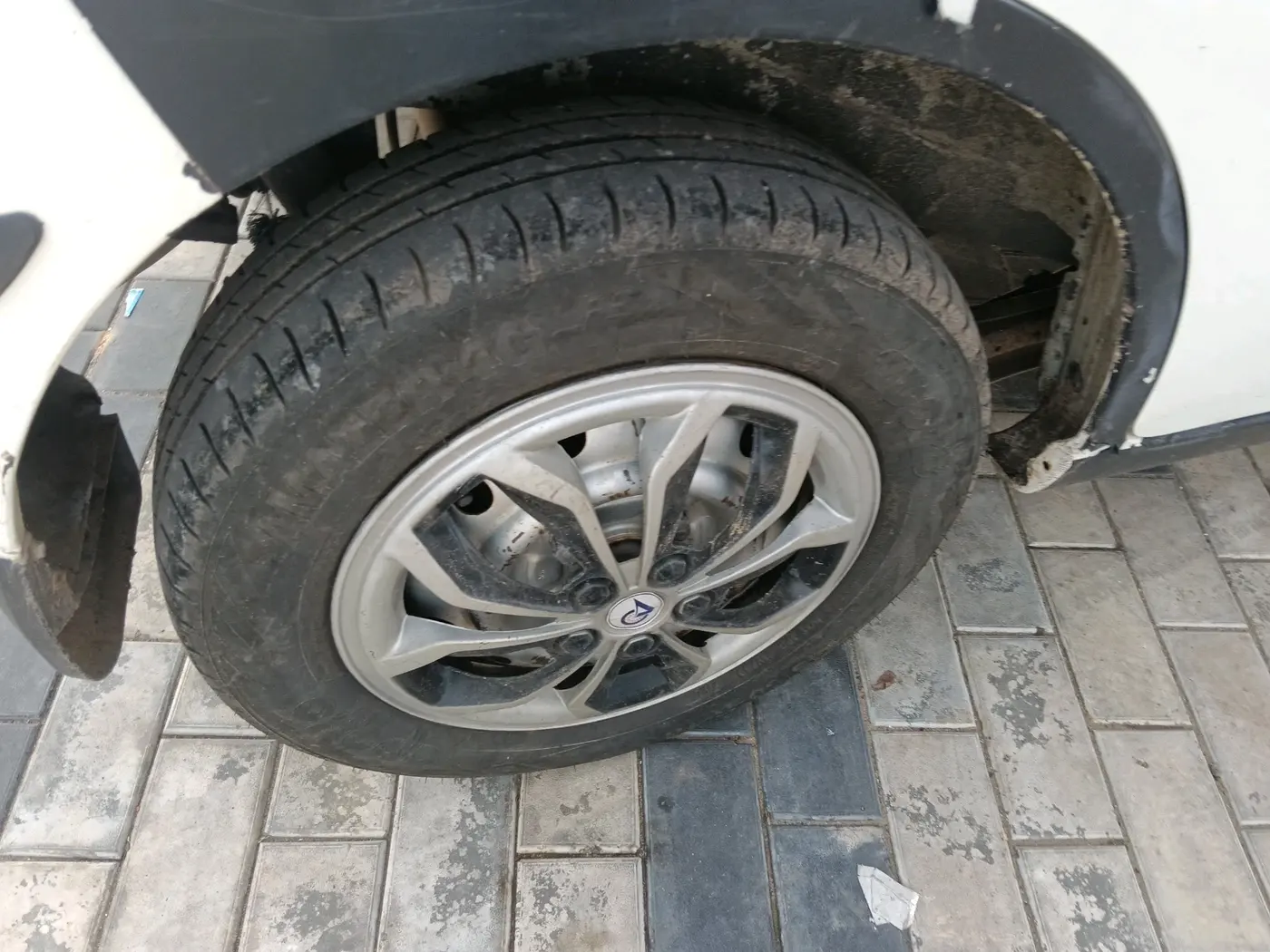 2014 Maruti Wagon R 1.0 LXI, Petrol, Manual, 1,22,228 km, tyre