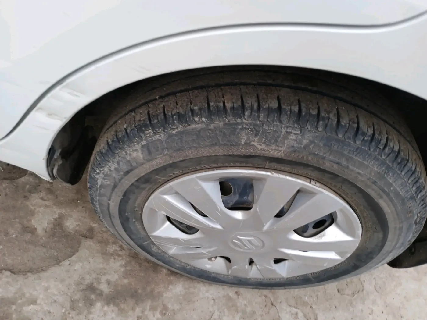 2022 Maruti Dzire VXI CNG, CNG, Manual, 96,096 km, tyre