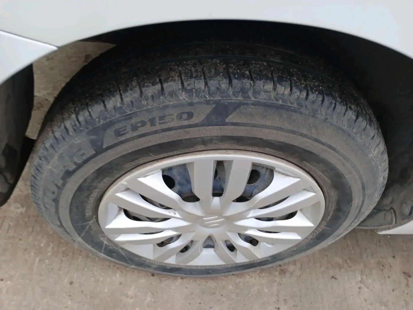 2022 Maruti Dzire VXI CNG, CNG, Manual, 96,096 km, tyre