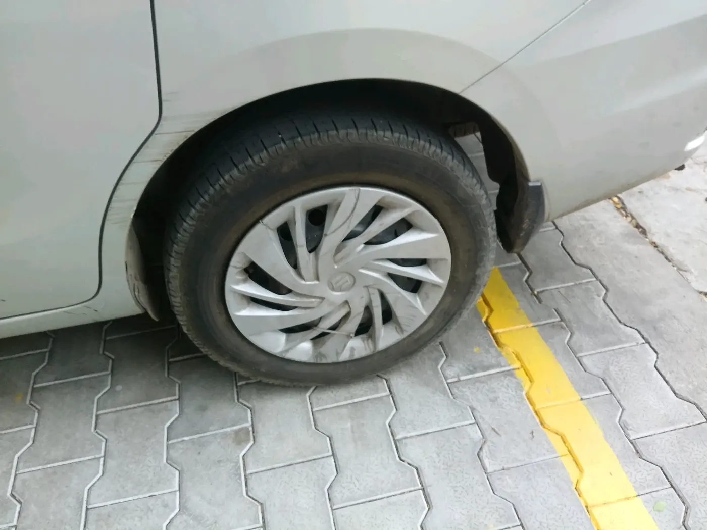 2021 Maruti Ertiga VXI SHVS, Petrol, Manual, 33,958 km, tyre
