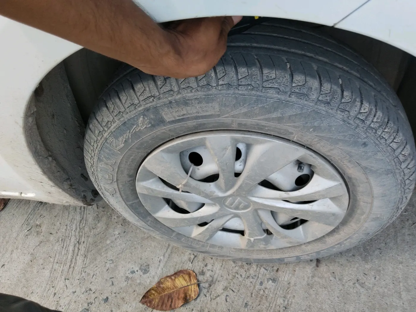 2022 Maruti Dzire LXI, Petrol, Manual, 28,740 km, tyre