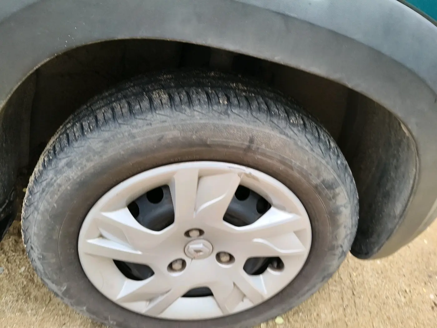 2022 Renault Kwid RXT 1.0, Petrol, Manual, 29,478 km, tyre
