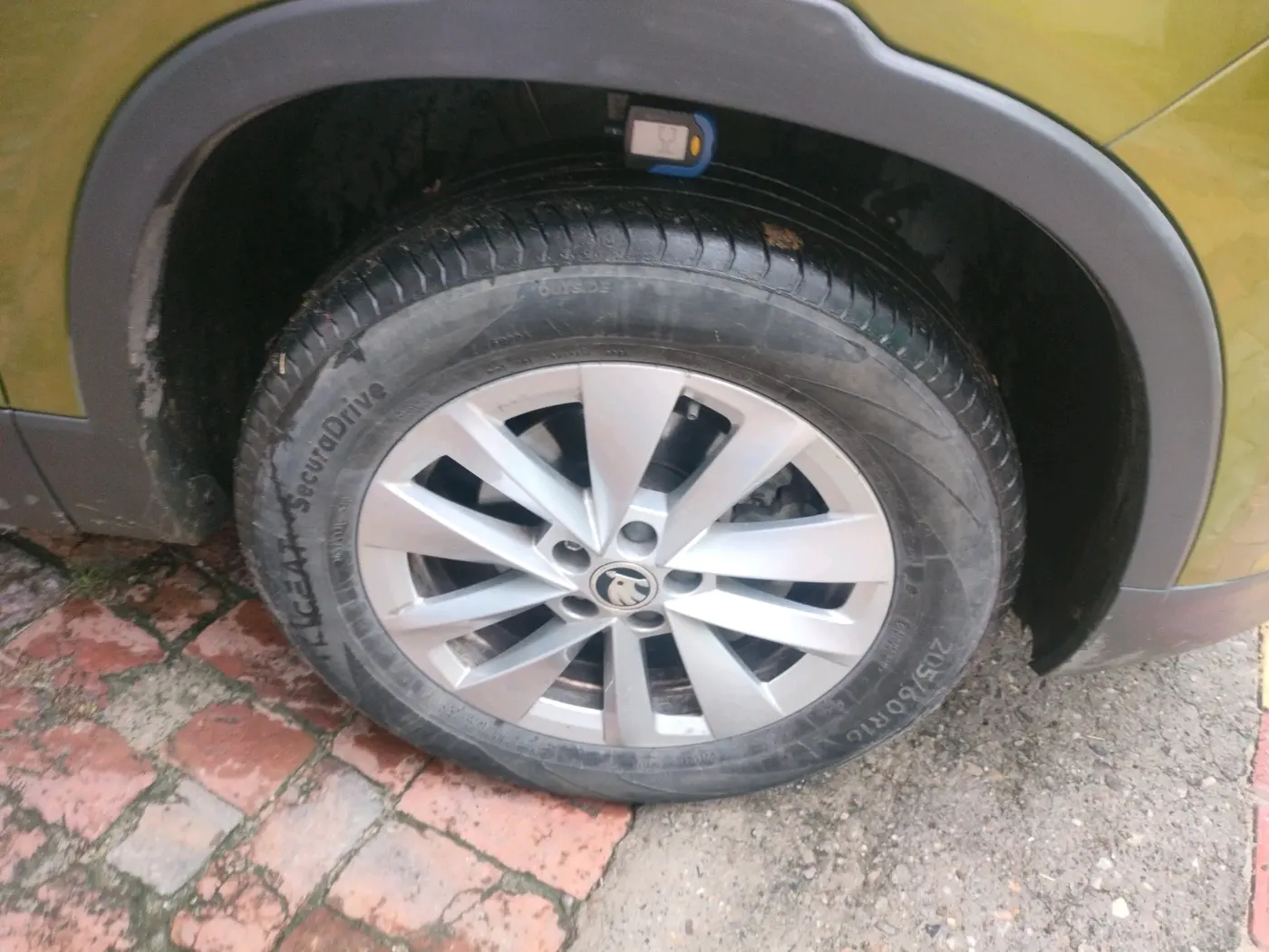 2025 Skoda Kylaq Signature, Petrol, Manual, 32,137 km, tyre