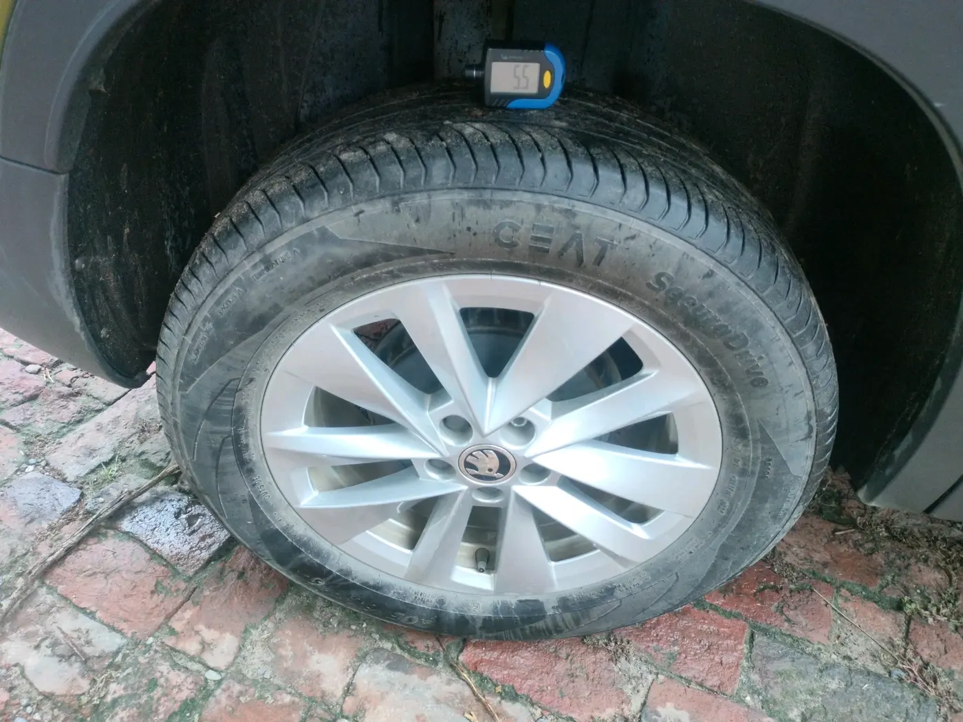 2025 Skoda Kylaq Signature, Petrol, Manual, 32,137 km, tyre
