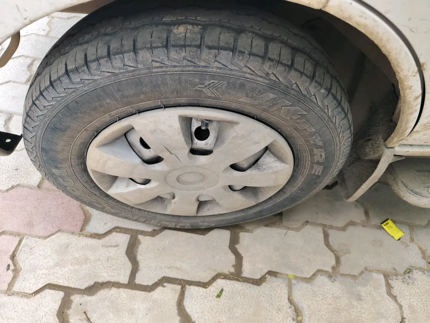 2023 Maruti Eeco 5 STR AC, CNG, Manual, 1,42,785 km, tyre