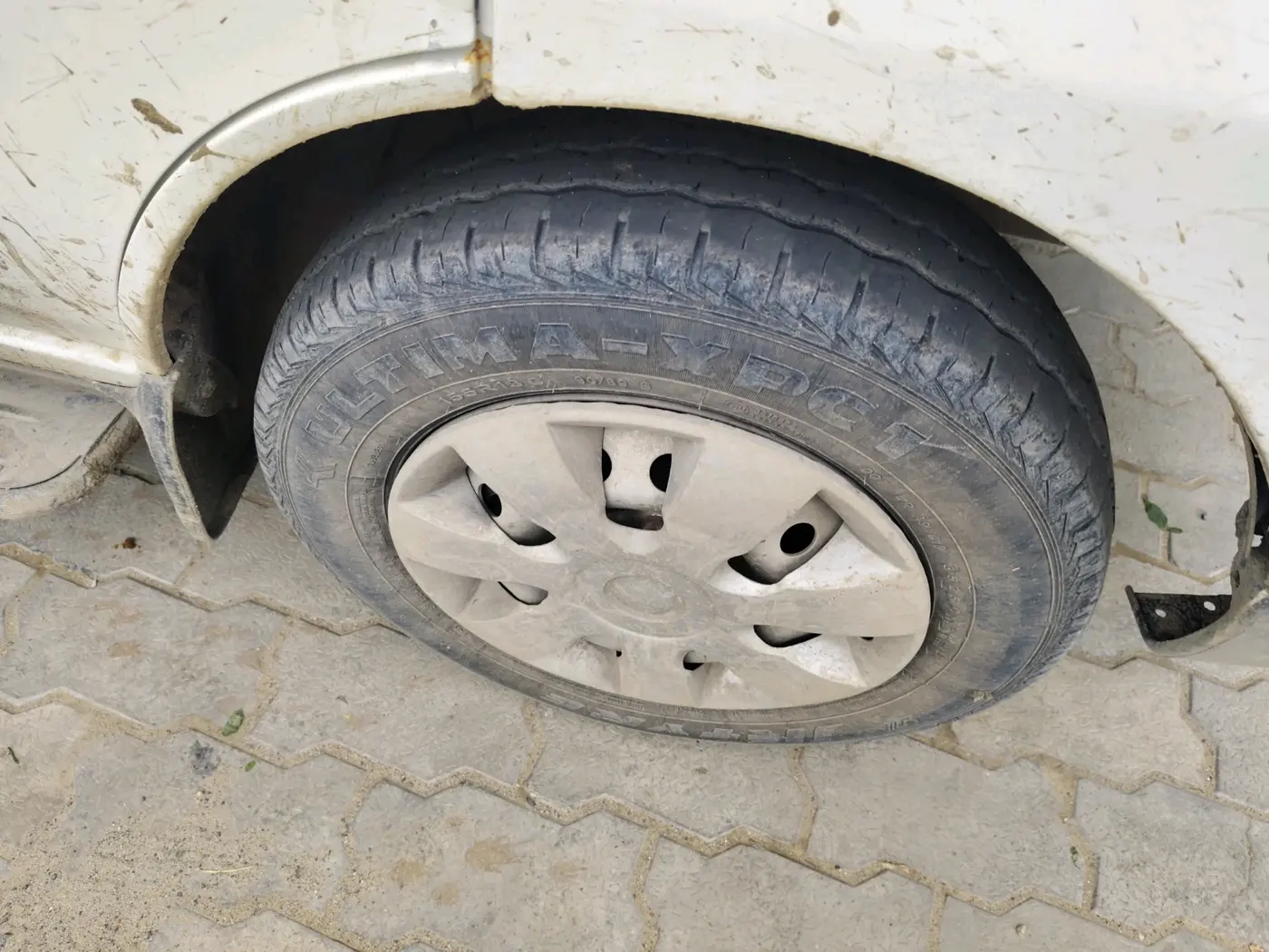 2023 Maruti Eeco 5 STR AC, CNG, Manual, 1,42,785 km, tyre