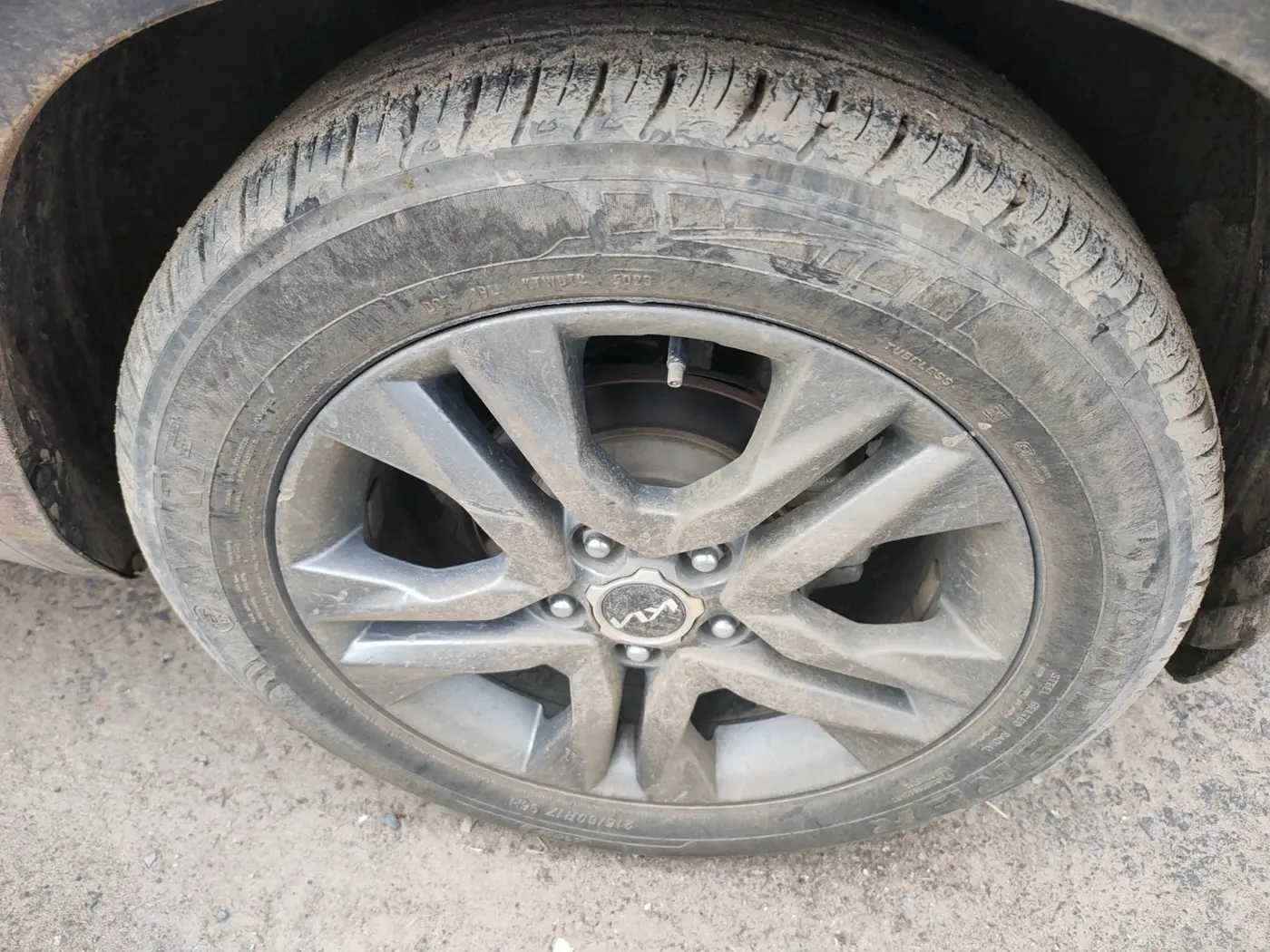 2021 KIA SELTOS HTX 1.5 PETROL, Petrol, Manual, 1,36,533 km, tyre