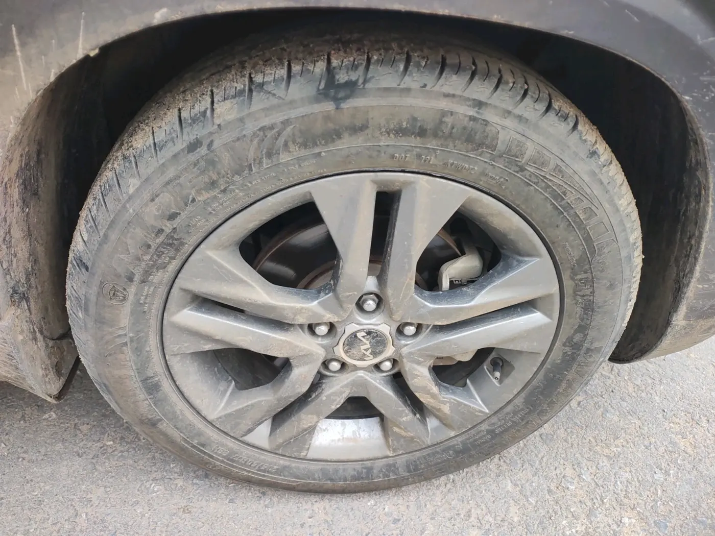 2021 KIA SELTOS HTX 1.5 PETROL, Petrol, Manual, 1,36,533 km, tyre
